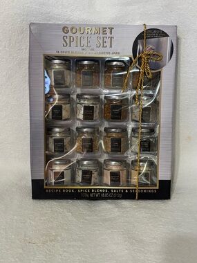 Spice Set - 16 Jars in Clear Glass (Silver Lids)